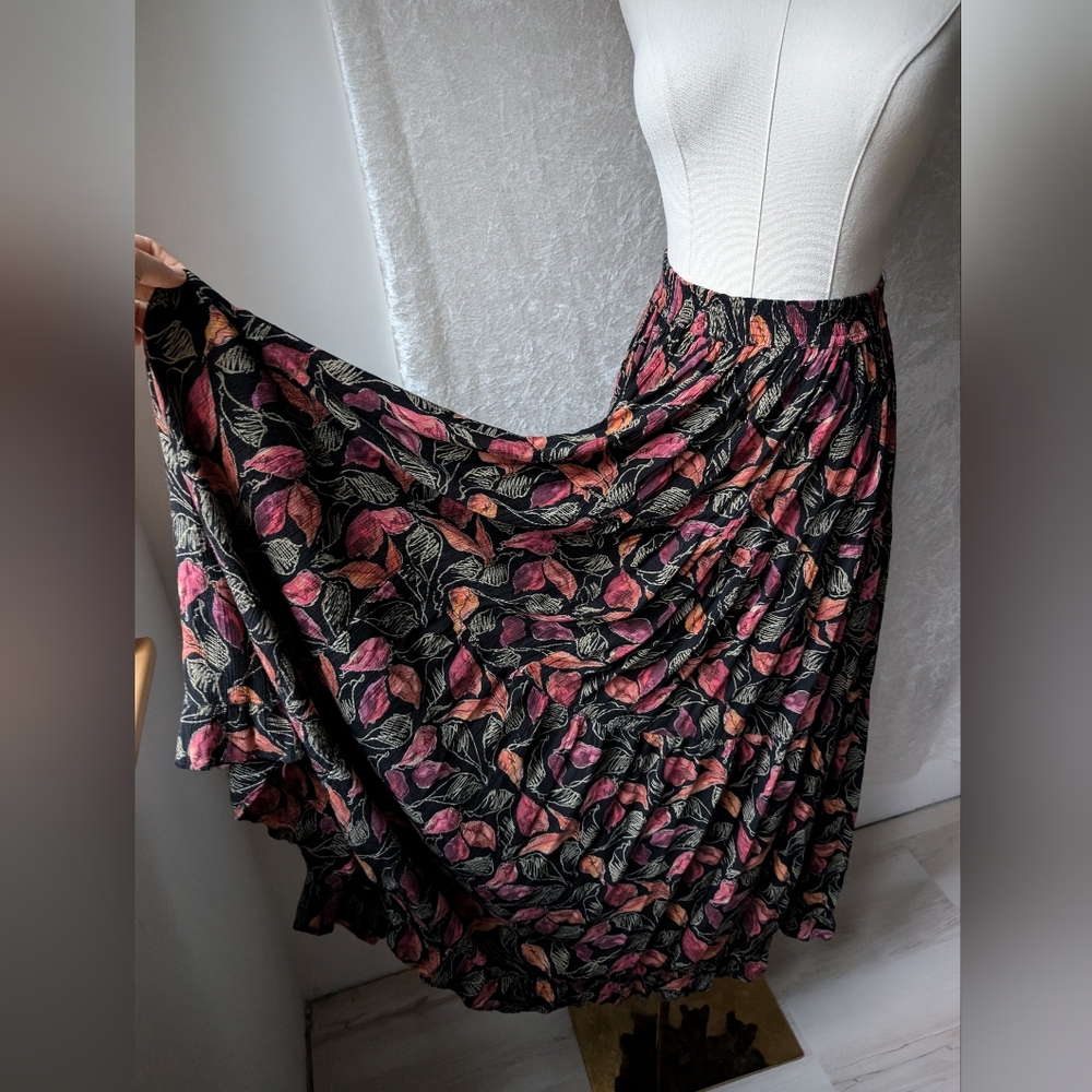 Vtg Nostalgia Large Leaf Tiered Rayon Maxi Rayon extra flowy